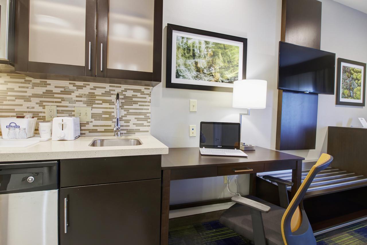 Days Inn & Suites By Wyndham Port Arthur Kültér fotó
